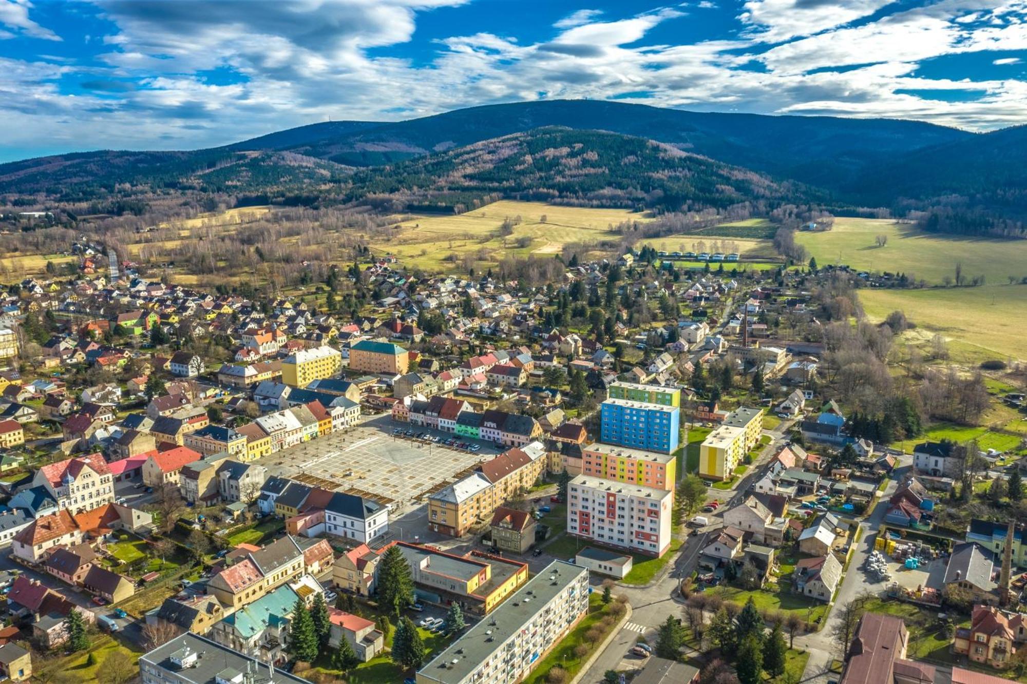 Ubytovani Na Namesti Nove Mesto pod Smrkem Bagian luar foto